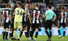 纽卡素客场不敌伯恩利，艰苦连败续写