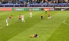 华体会注册-足球赛事引领球迷进入赛场狂热