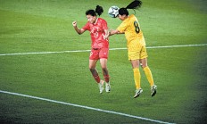 华体会官方入口-高水平女性足球运动员赢得赛场喝彩