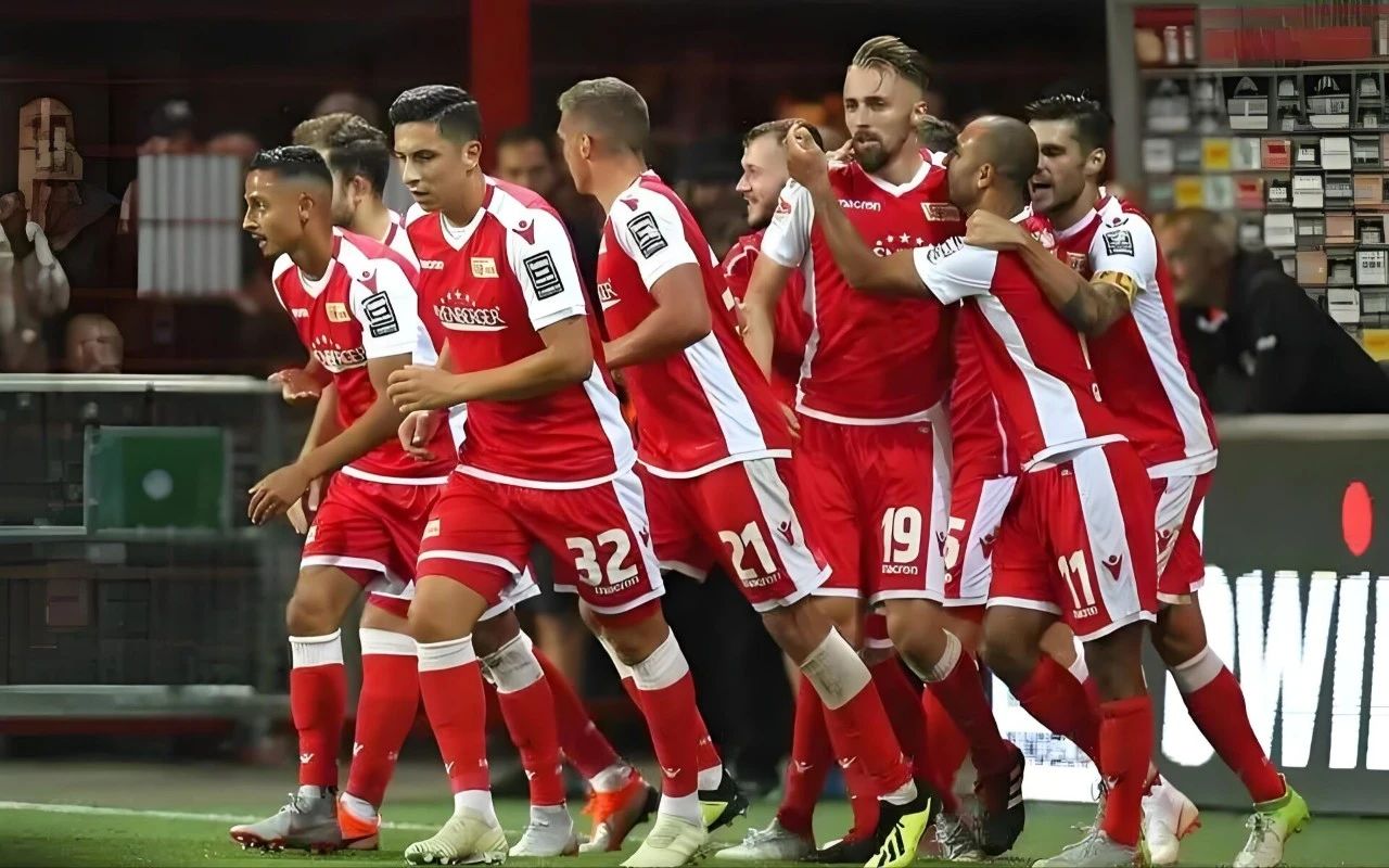 包含弗赖堡客场失利，积分榜下滑的词条