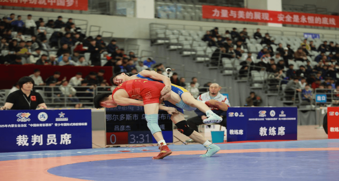 战术精湛,场上球员技战术展示精彩纷呈的简单介绍 战术精湛,场上球员技战术展示精彩纷呈的简单介绍