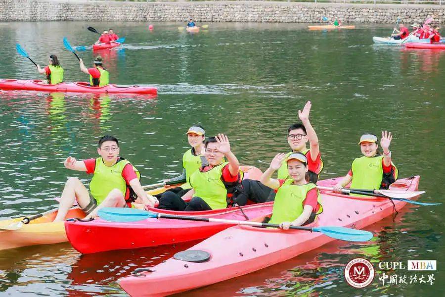 战队在比赛中展现出强大的团队合作力 战队在比赛中展现出强大的团队合作力