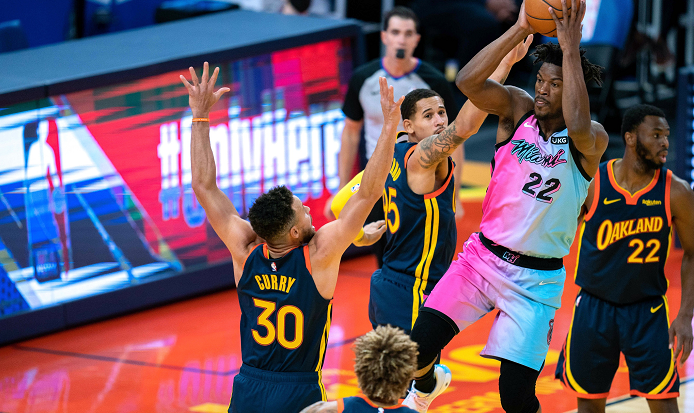 爵士队顺利晋级季后赛,球队竞争力持续增强 爵士队顺利晋级季后赛,球队竞争力持续增强