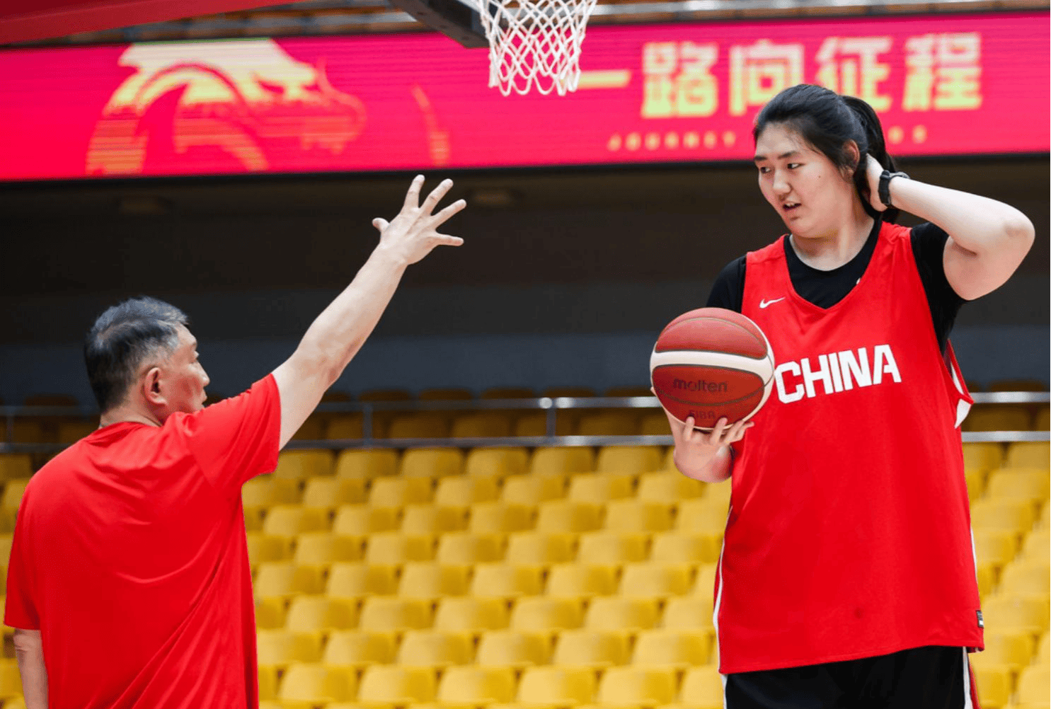 广东女篮展现团队力量,轻松取胜! 广东女篮展现团队力量,轻松取胜!