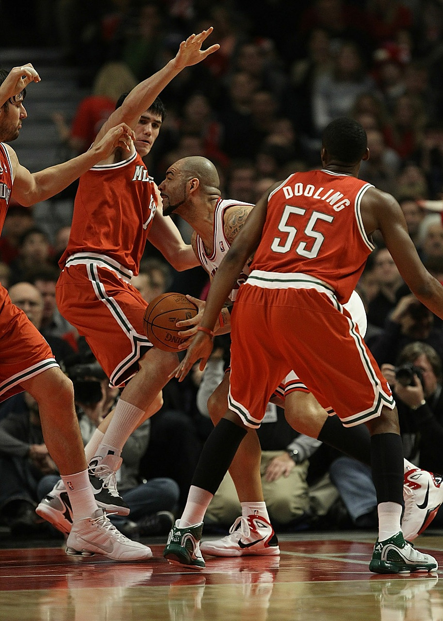 美洲篮球联赛混战不休,强弱对决激烈 美洲篮球联赛混战不休,强弱对决激烈