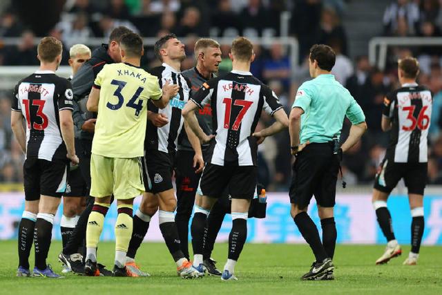 纽卡素客场不敌伯恩利，艰苦连败续写