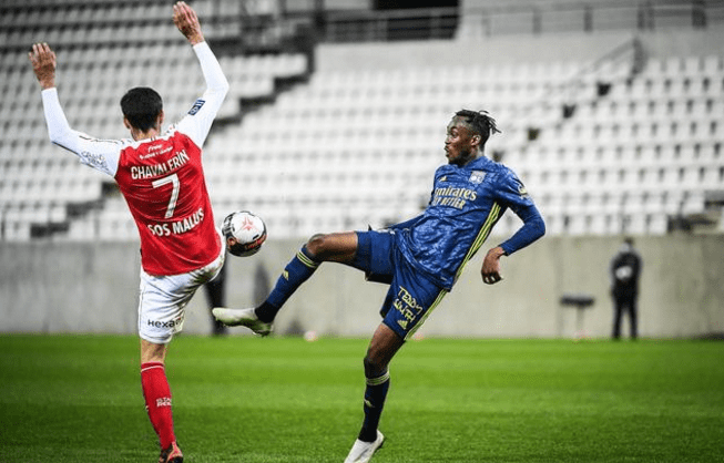 马赛陷入低潮，里昂全力逐鹿的简单介绍
