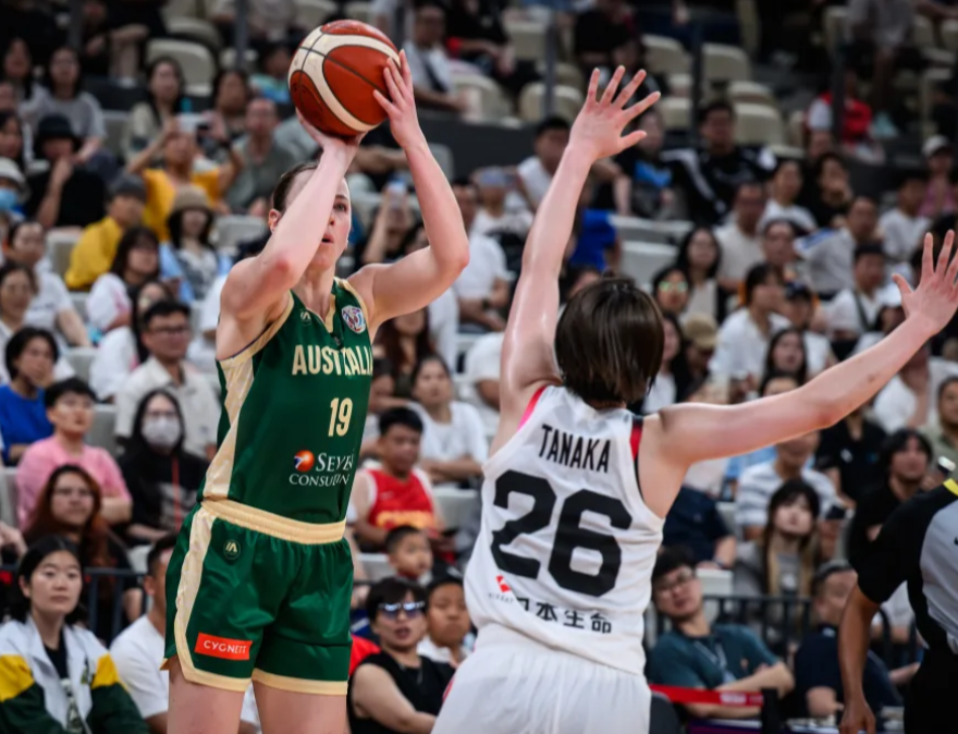 包含澳大利亚球队豪取三连胜，领跑小组的词条