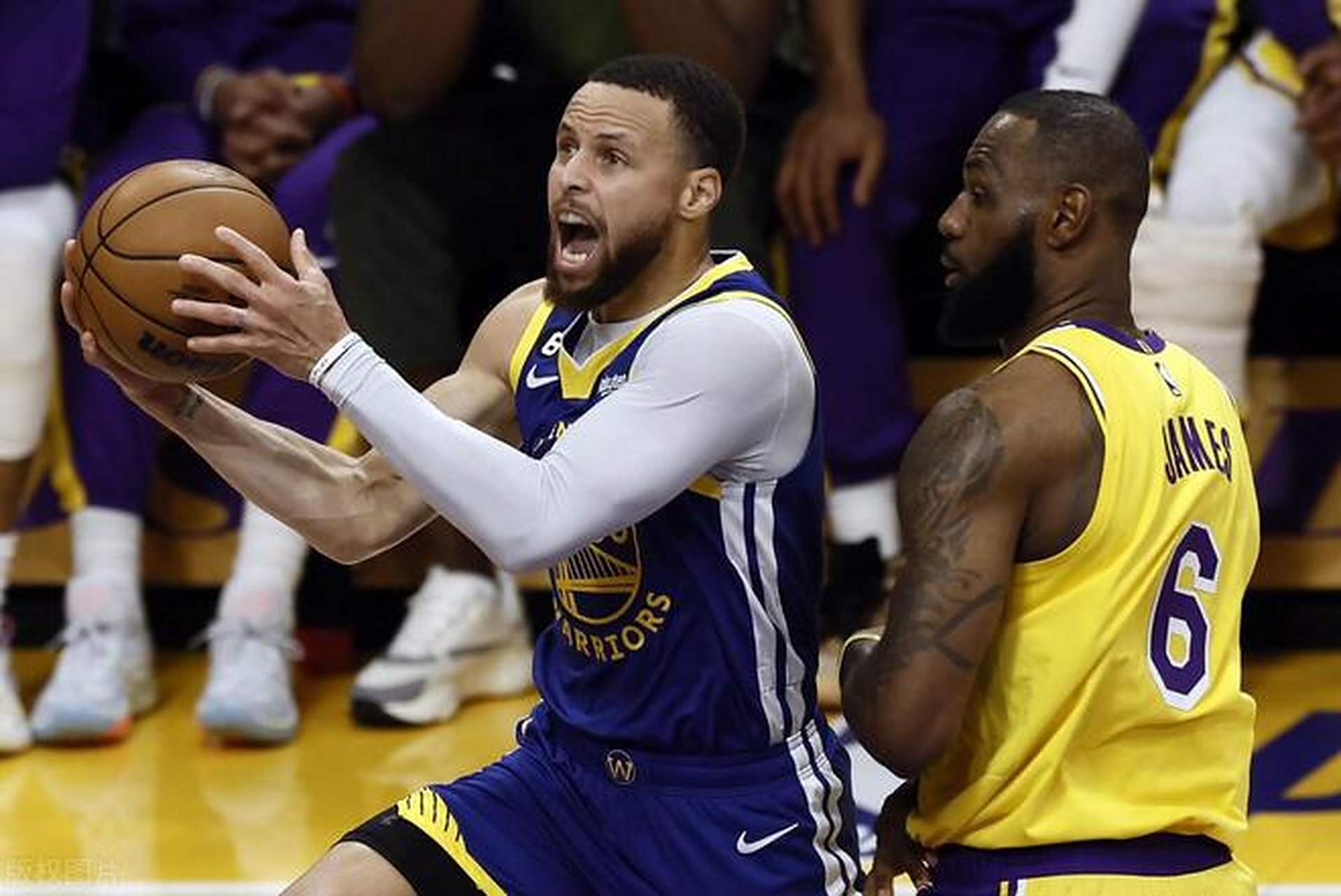 勇士大胜魔术，库里再次发挥出色助球队胜利的简单介绍