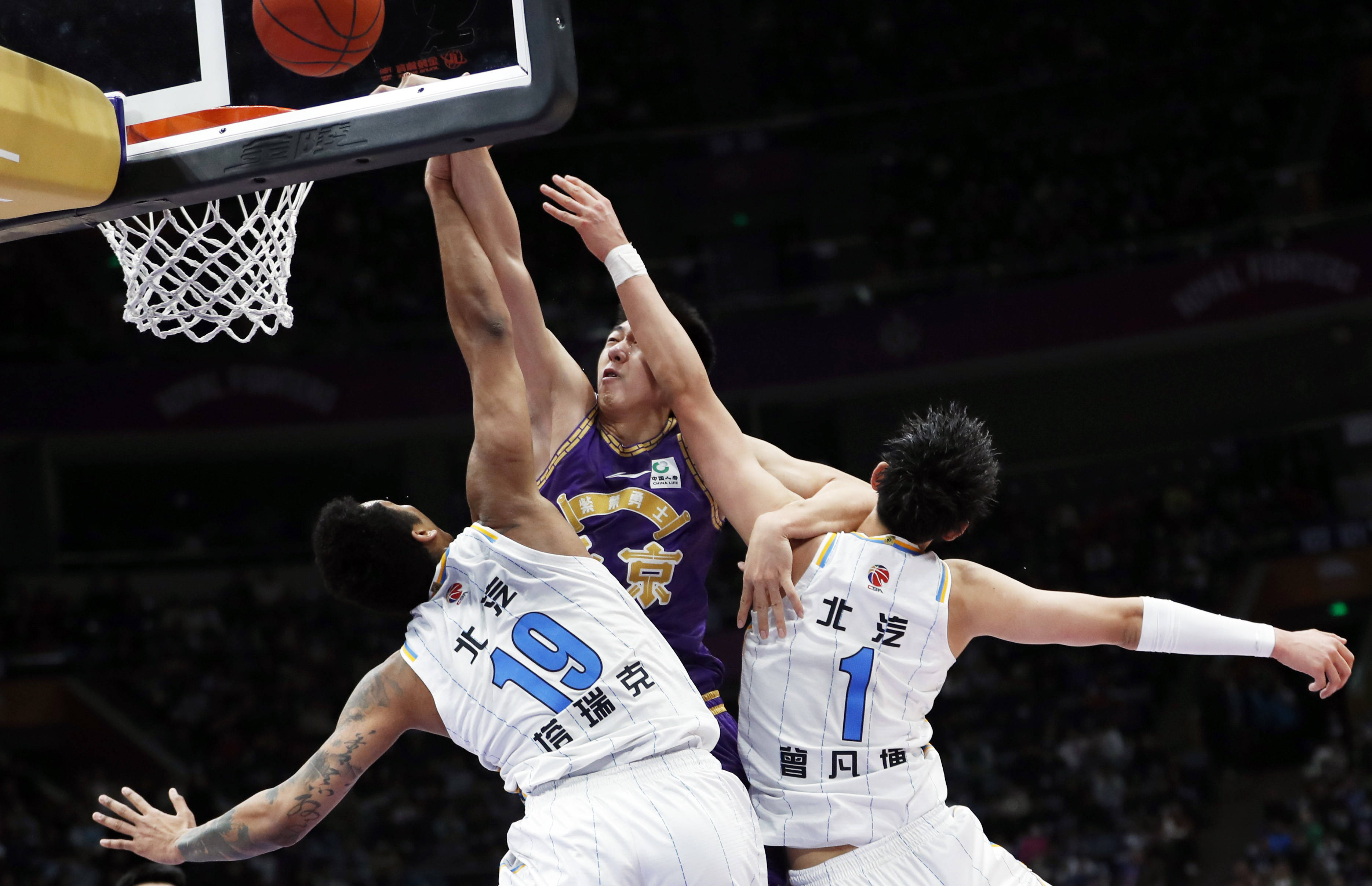 关于季后赛巅峰对决，逐鹿冠争五城六斗的信息