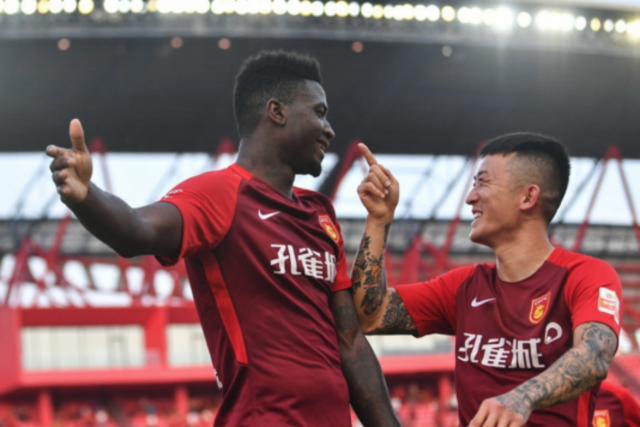 河北华夏客场战平重庆斯威，互交白卷的简单介绍