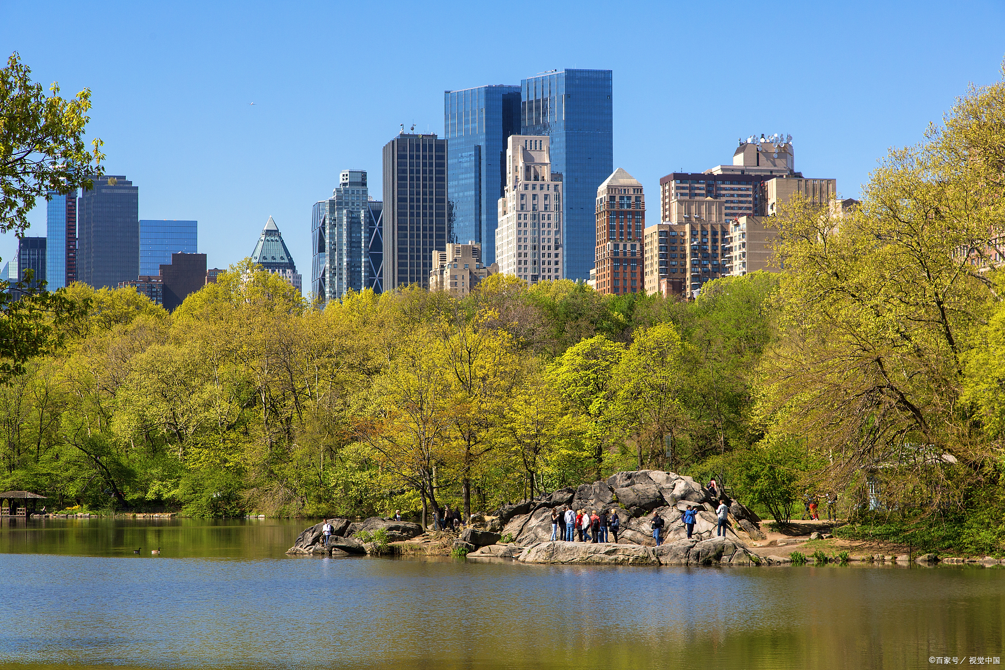 关于纽约篮球公园风景如画，吸引球迷观赏的信息