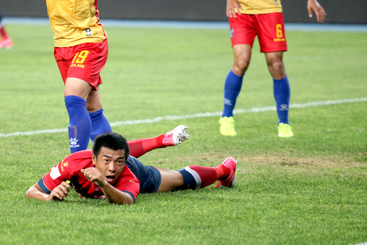 球队临时调整战术，收获满满的胜利