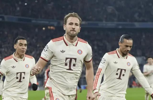 拜仁慕尼黑横扫对手，高居小组榜首的简单介绍